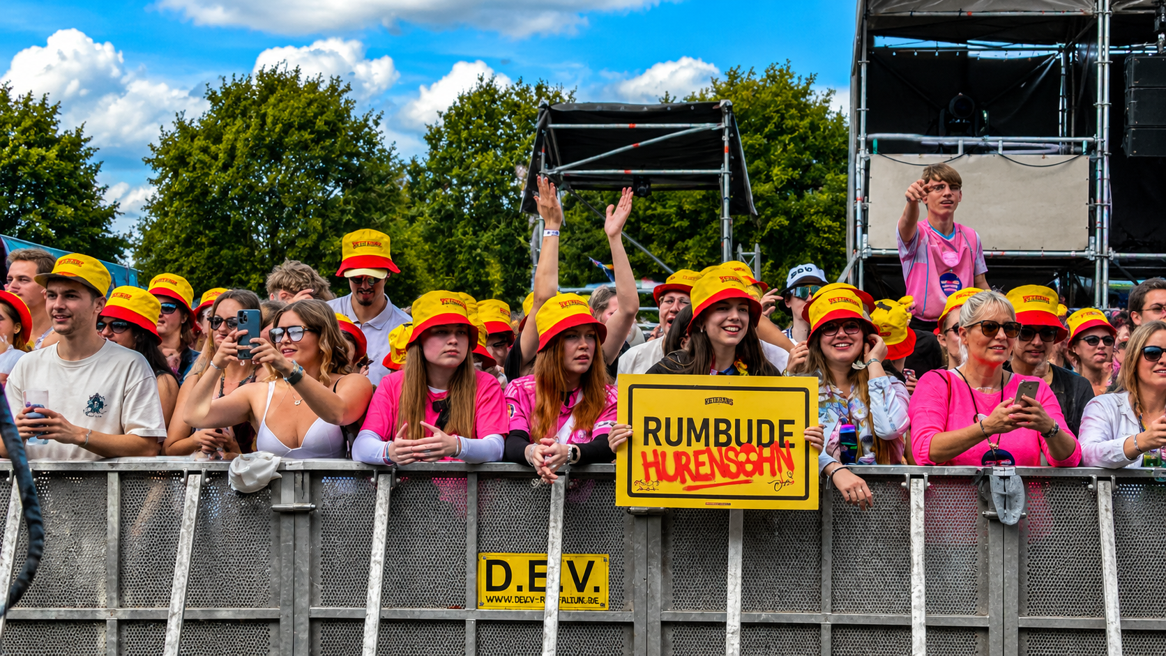 Rumbombe Fans bei Aurich Olé