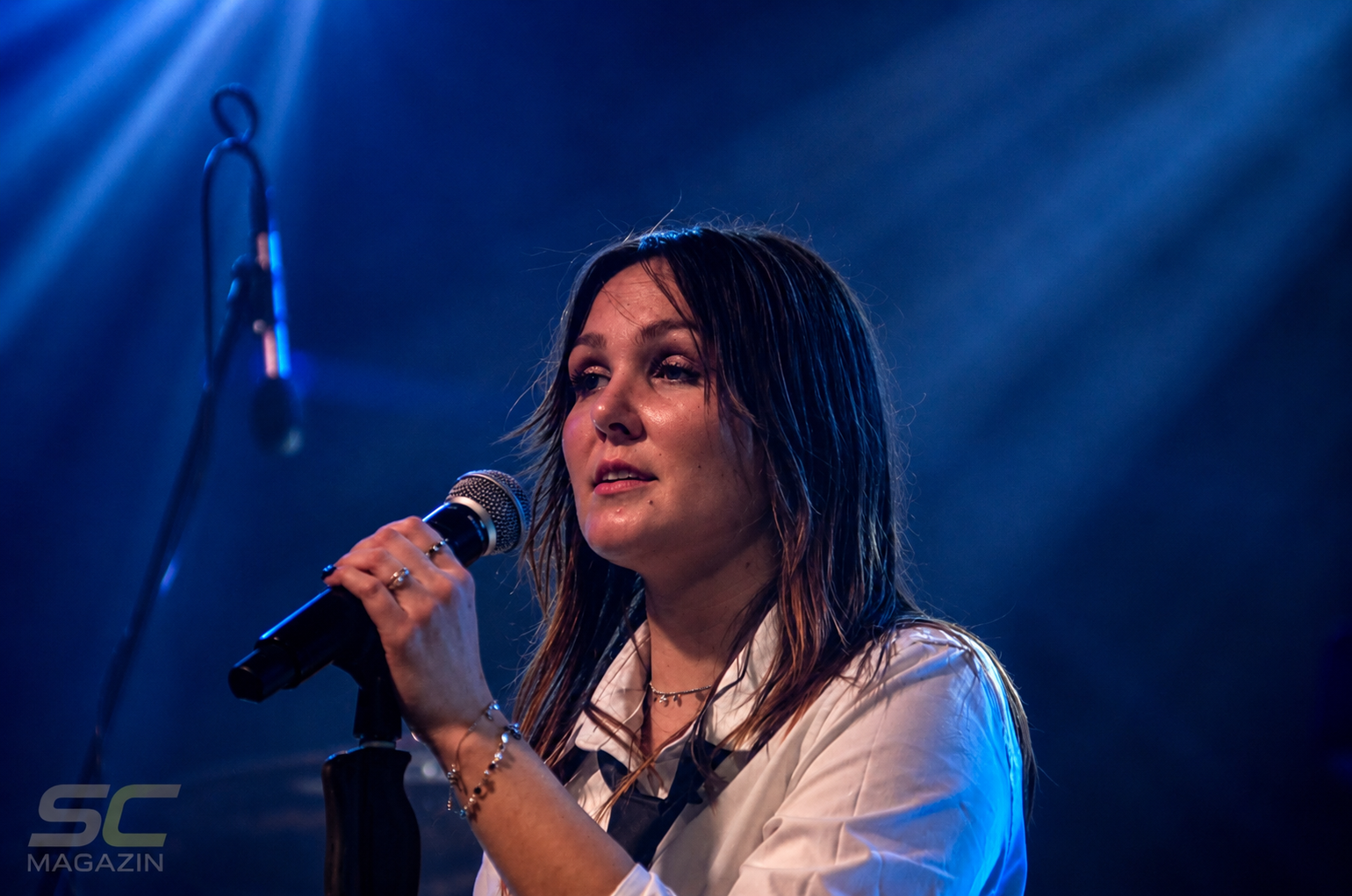 Sängerin der Live Band beim Wittmunder Bürgermarkt
