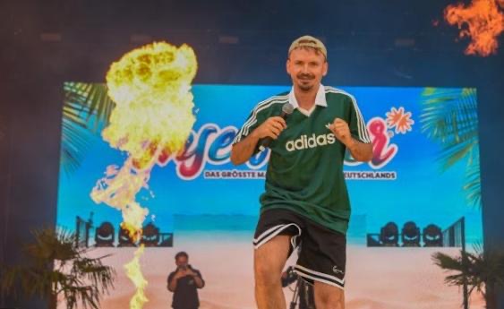 Lorenz Büffel und Partystimmung beim Inselfieber Oberhausen