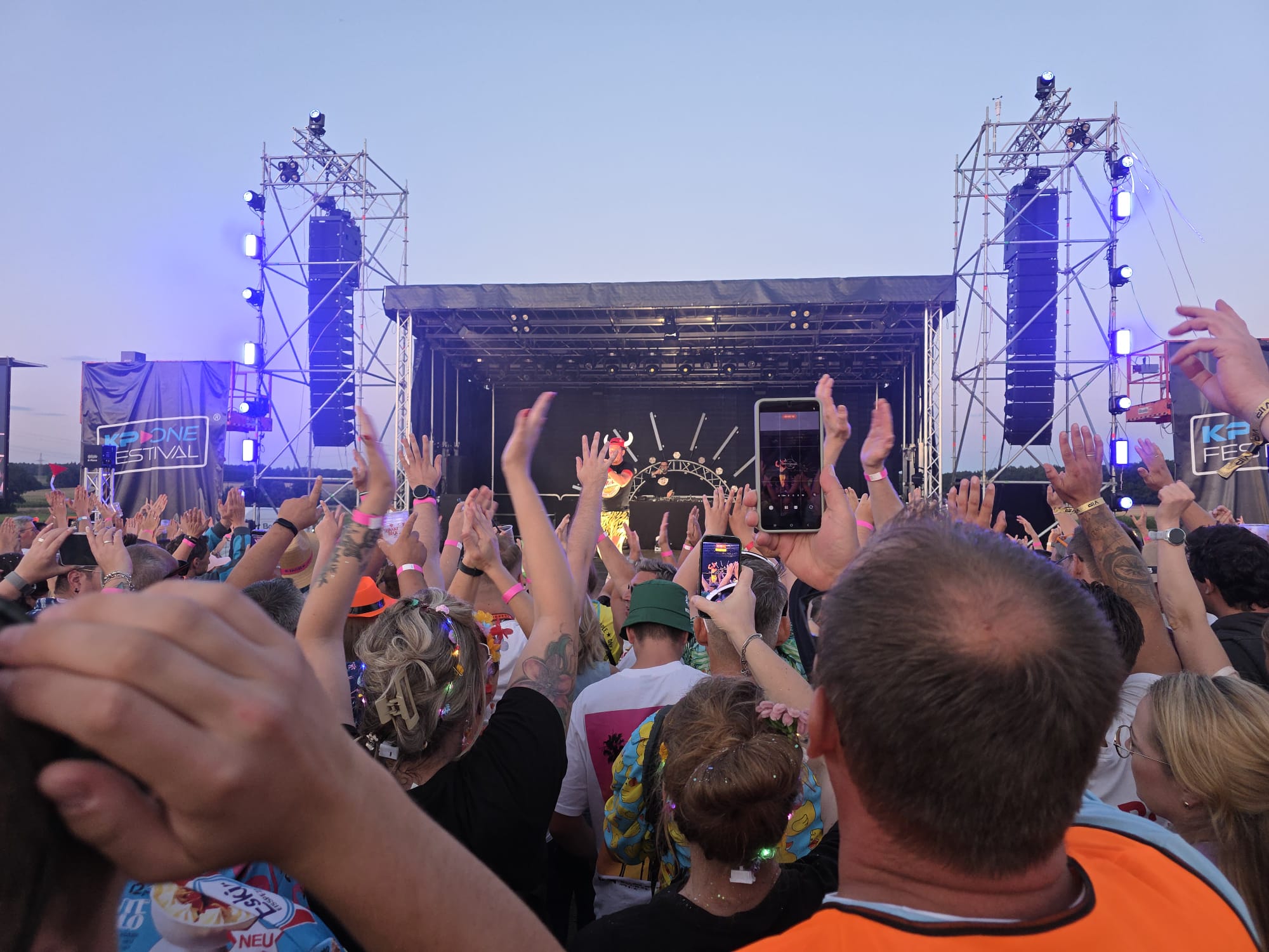 Bühne und Publikum beim KP One Festival 2026