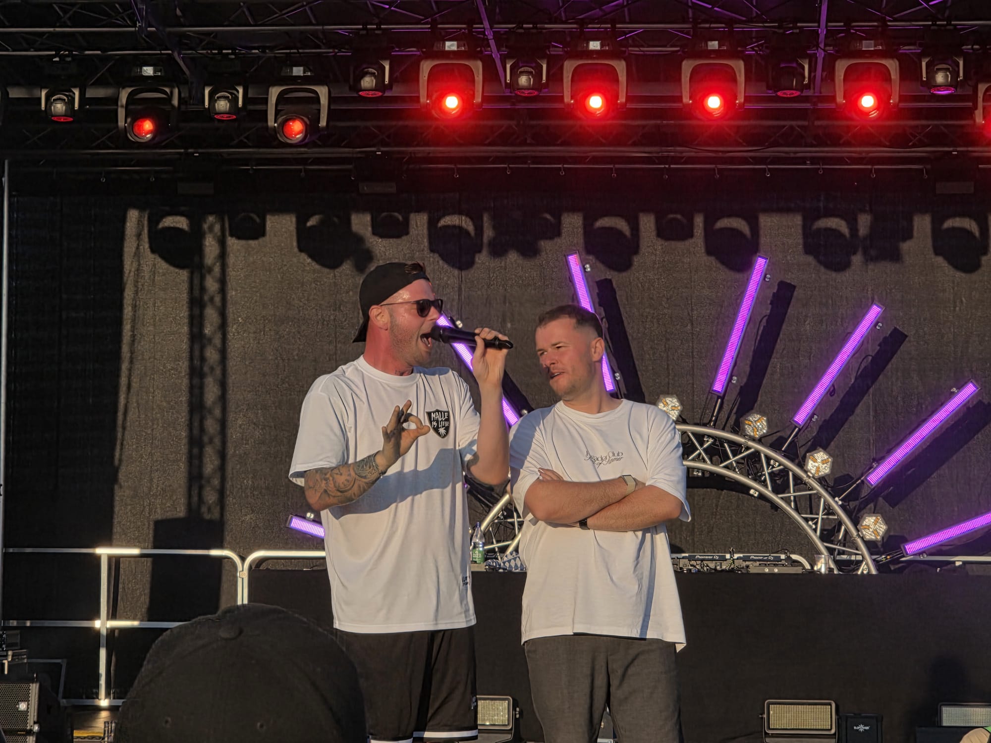 Künstler auf der Bühne des KP One Festivals 2026